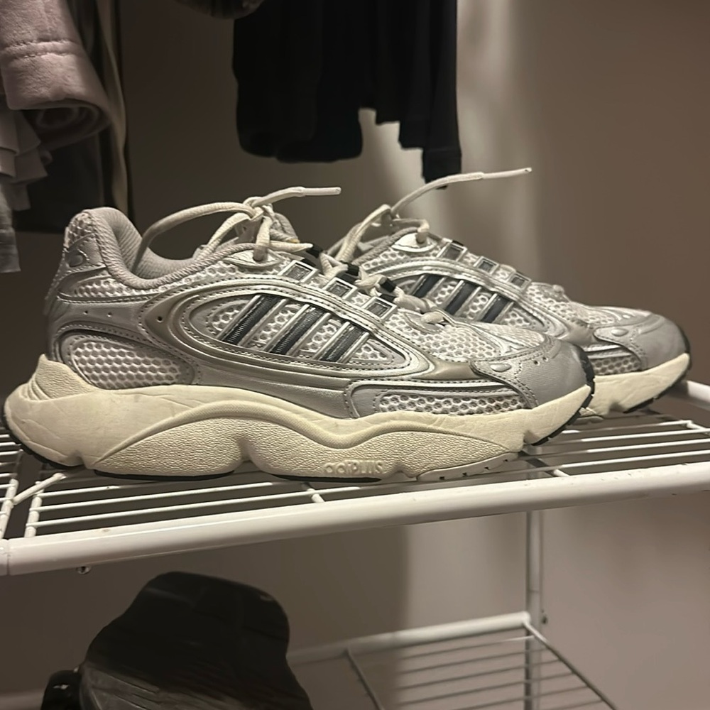 Adidas ozmillen sneakers